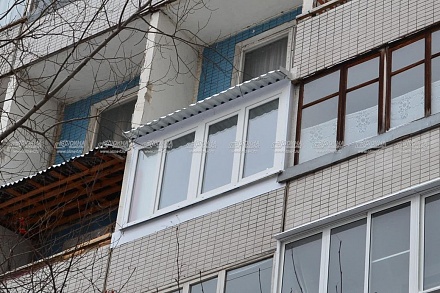 Остекление балконов по типу дома
